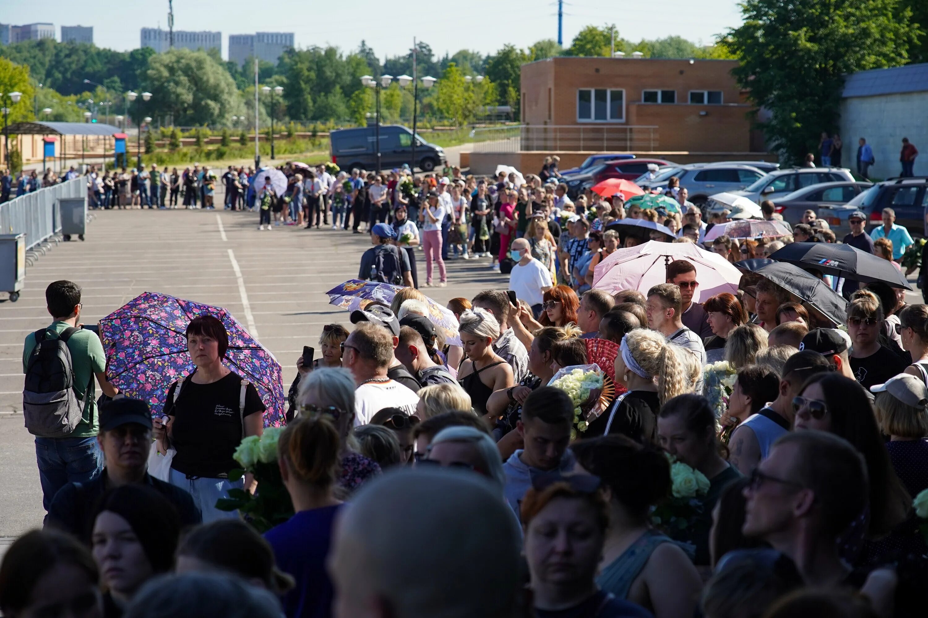 Сколько народа пришло на похороны навального