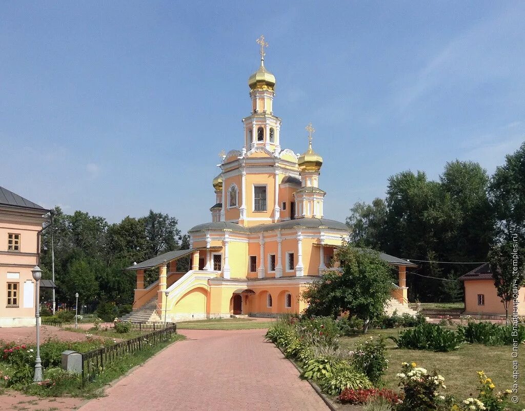 Зюзино московская область. Храм Бориса и Глеба в Зюзино. Церковь святых благоверных Бориса и Глеба в Зюзино. Церковь св Бориса и Глеба в Зюзине 1688 г. Борисоглебский храм Москва Зюзино.