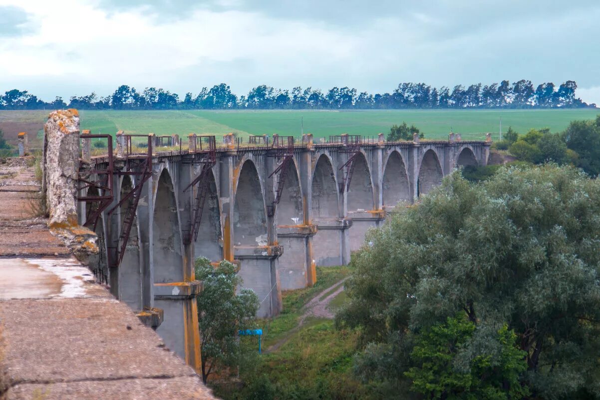 Мост в канашском районе в чувашии. Д мокрого. Мокринский железнодорожный виадук в чувашии. Участок в деревне. Мокринский железнодорожный виадук в чувашии.