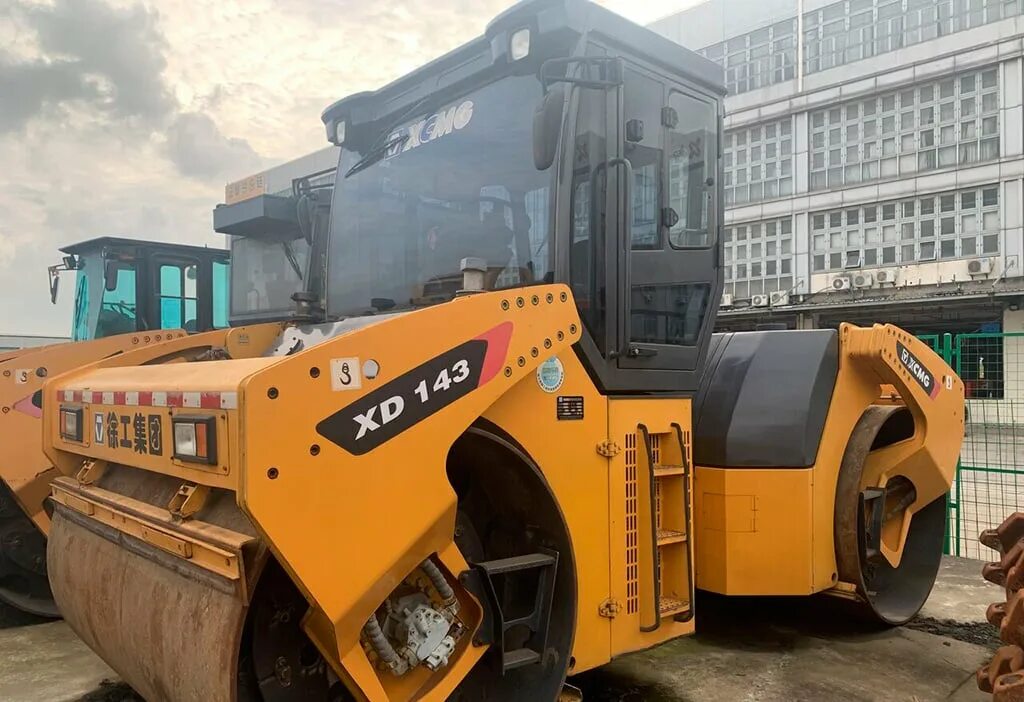 Каток xd103 xcmg. Каток xcmg. Каток дорожный вибрационный xcmg, xd143. Каток xcmg xd143. Каток xcmg xd143.