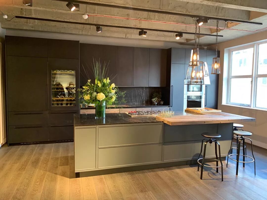 планировка большой кухни. модным островом. островок на кухне. кухонный остров. кухня dada италия.