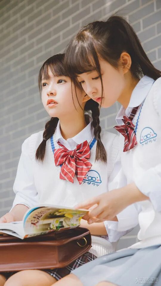 Japanese girl lesbian. Азиатские школьники. Эстетика девочек в школе. Азиатские школьники заставки.