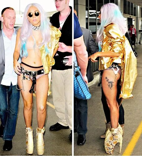 Сиськи Lady Gaga в толпе