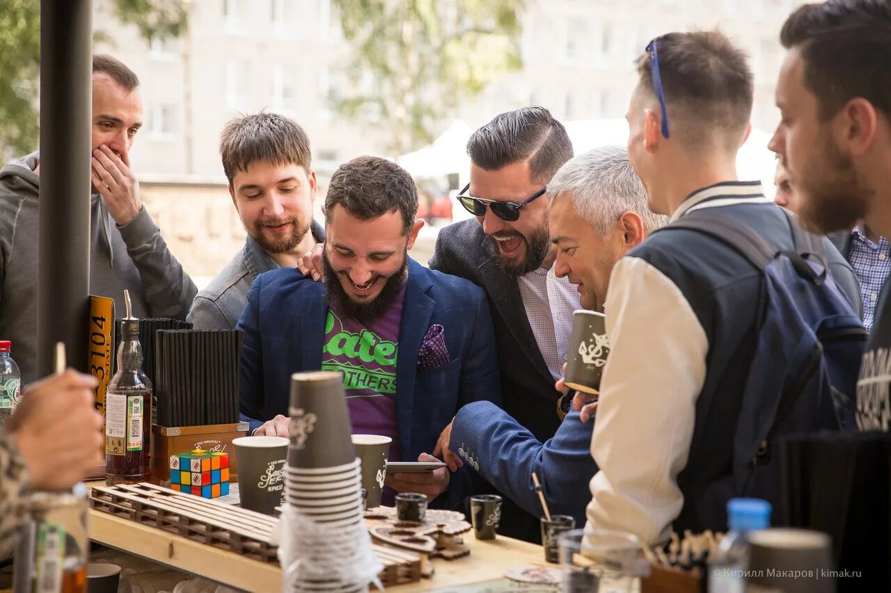 Шоу бар кукла омск. Бар шоу. Бар на выставке. Бармен шоу москва. Барное шоу.
