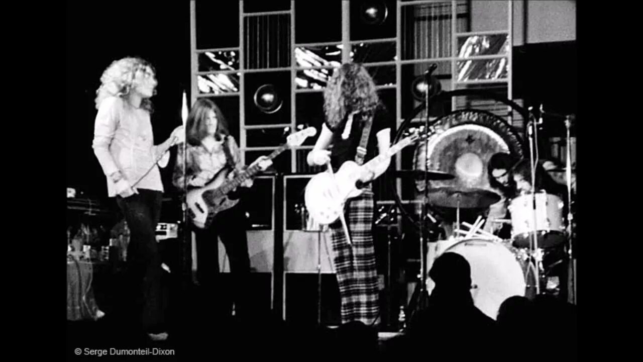 Led zeppelin 1977. Группа led zeppelin. Zeppelin live. Led zeppelin 70's. Лед зеппелин.