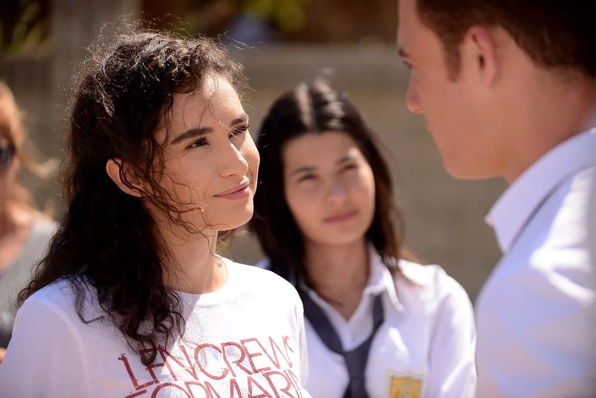 В ожидании солнца 1 на русском. В ожидании солнца сериал 2013–2014 зейнеп. В ожидании солнца турецкий сериал ягмур. Зейнеп и керем турецкий сериал. В ожидании солнца сериал 2013–2014.