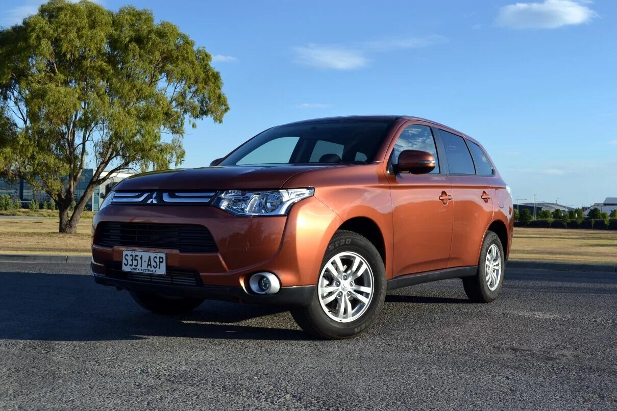 Mitsubishi Outlander 2013. Мицубиси Аутлендер 2013. Митсубиси Outlander 2013. Митсубиши Аутлендер 2013. Купить митсубиси аутлендер 2013