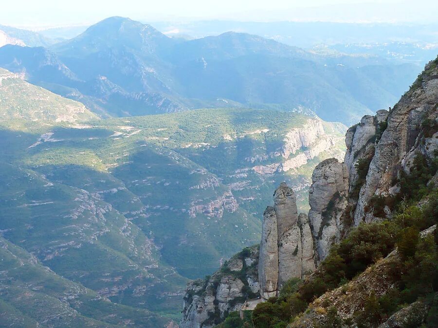 горные хребты испании. кантабрийские кордильеры. рельеф испании горы. горная природа испании. долина цингуа.