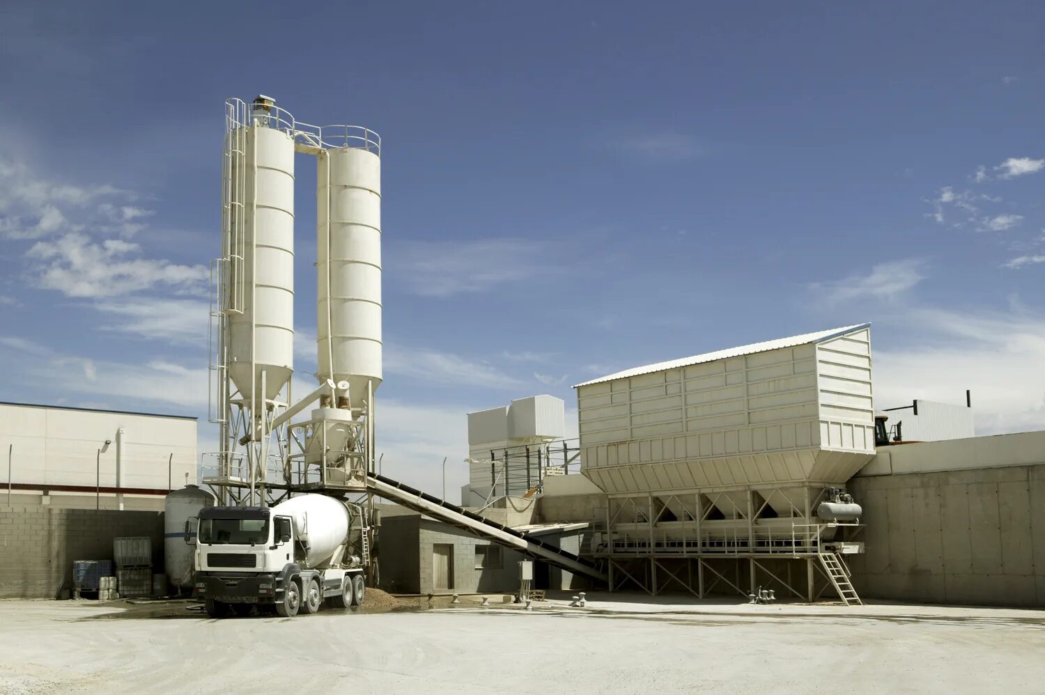 Полимерное производство. Промтрактор сварочный цех. Моторостроительный завод уфа. Завод "буржелезобетон" (завод бжб). Объединение производство.