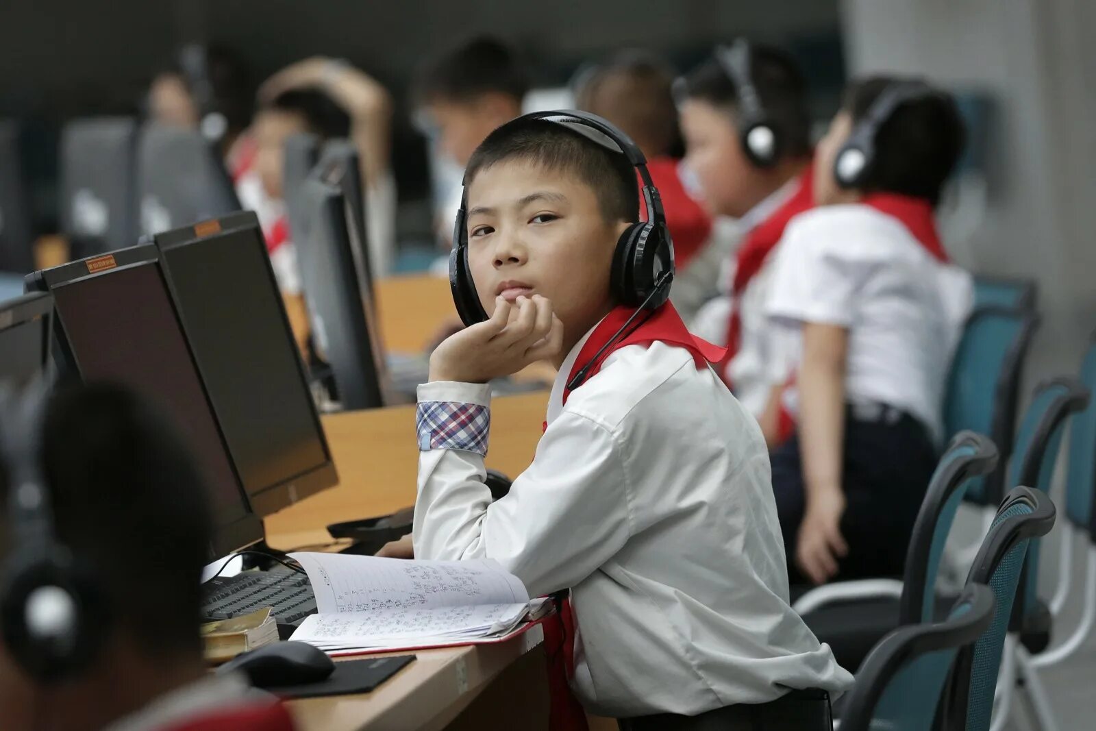 Северная Корея интернет кванмён. КНДР компьютеры. Компьютеры в Северной Корее. Школьники КНДР. Есть ли в северной корее