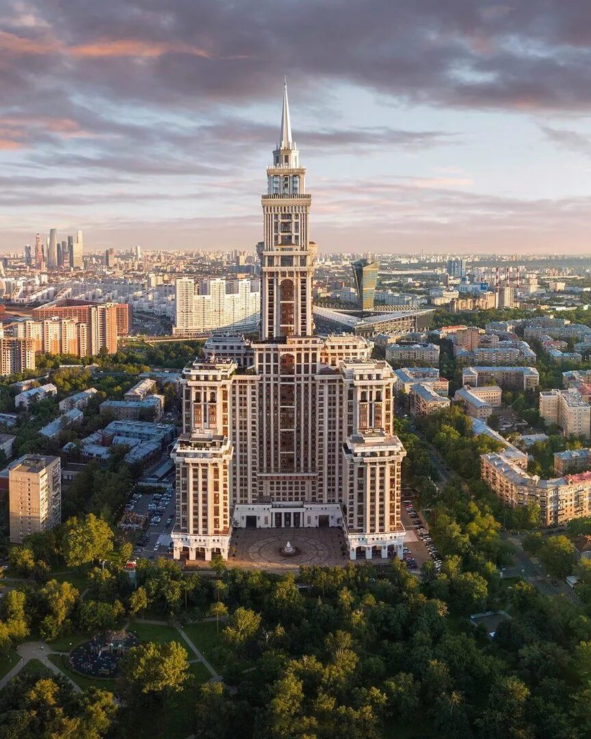Дома триумф. Высотка триумф-палас. жк триумф палас. триумф палас сталинская высотка. чапаевский 3 триумф палас.