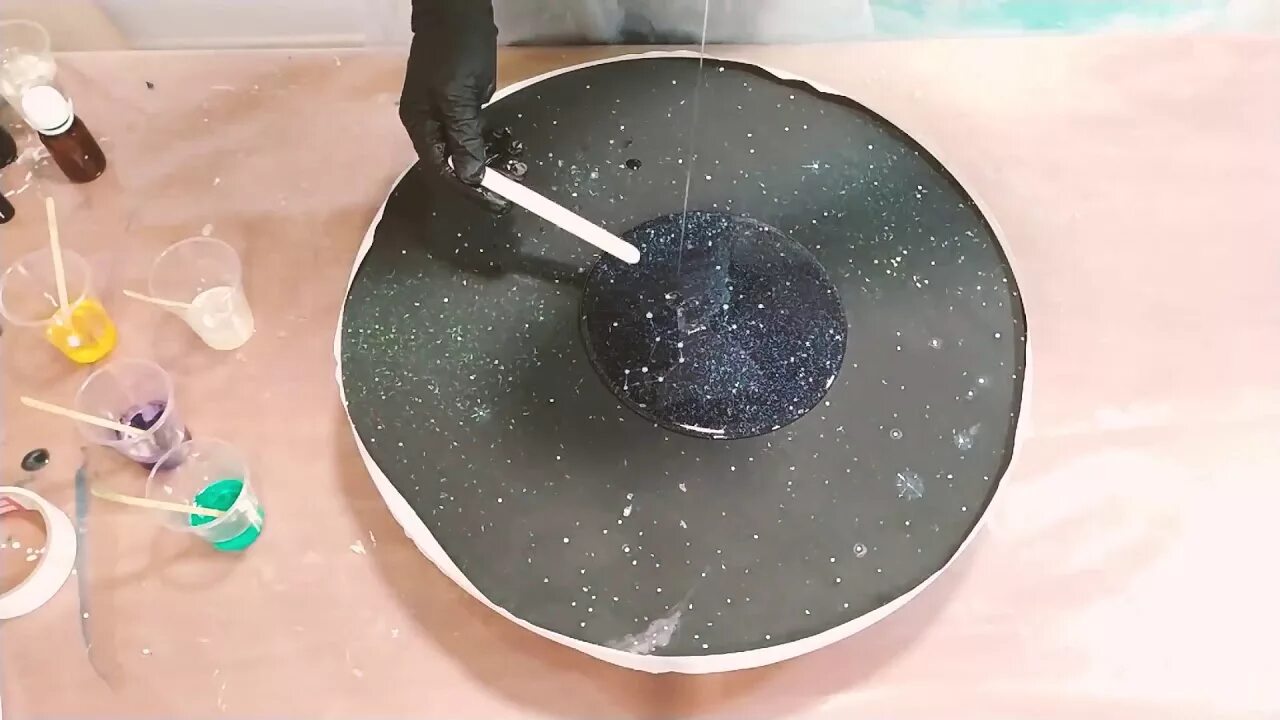 Столы картины из эпоксидной смолы. Эпоксидная смола видео. Смол видео. Смол видео. Эпоксидная смола космос.