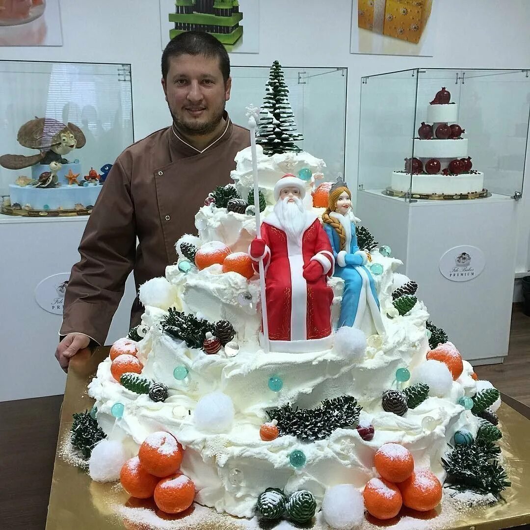 Какие новые торты. Кондитер тимур агзамов. торты рената агзамова торт дворец. самый дорогой торт рената агзамова. фили бейкер ренат агзамов.