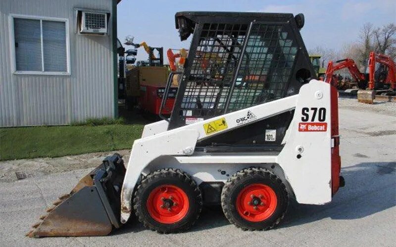 Бобкэт s70. Бобкэт s 70 гидравлика. Bobcat s530 натяжитель ремня. Нож ковша Bobcat s175. Ремонт bobcat