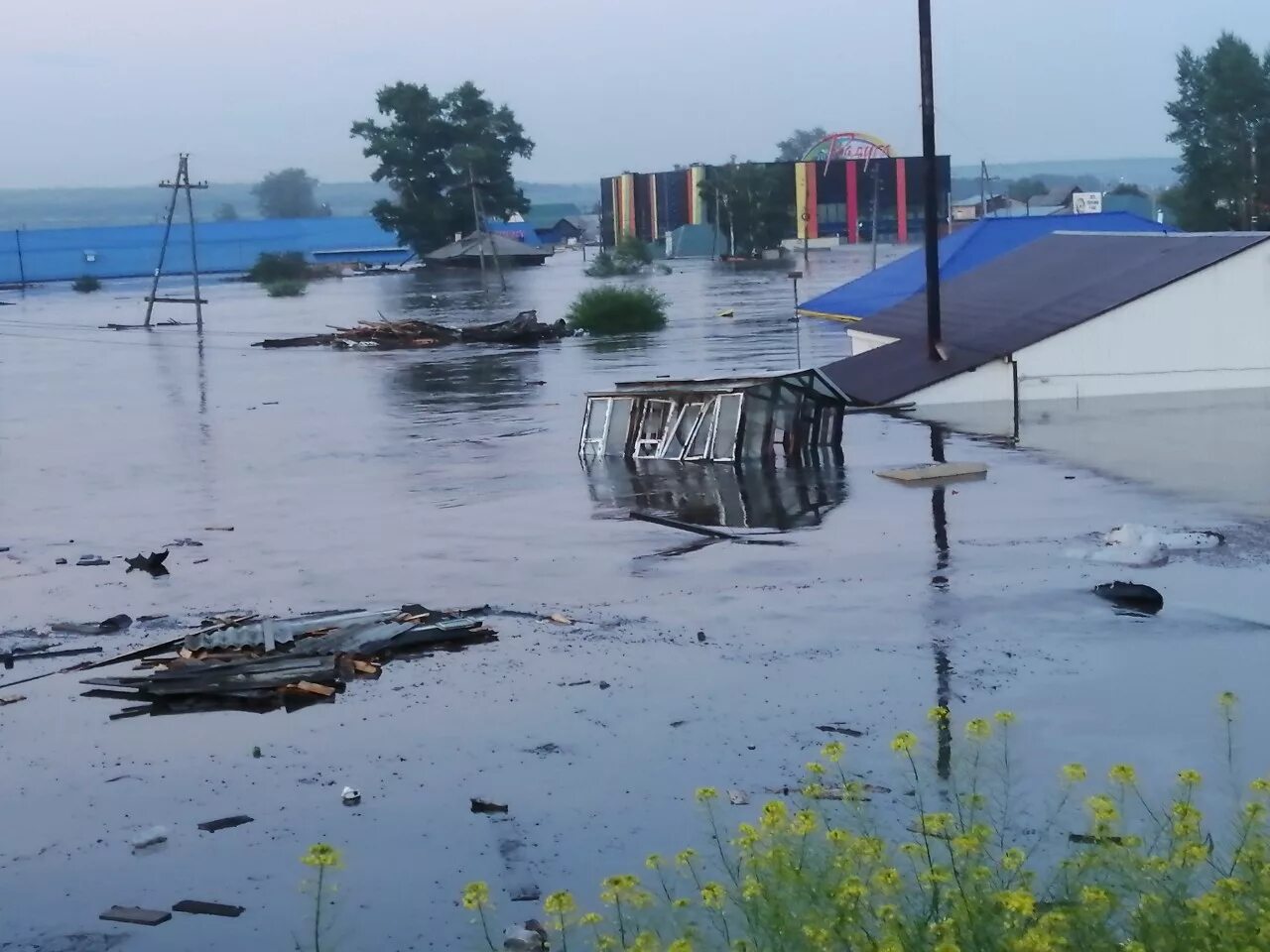 Где затапливает город. Наводнение в России 2019 Иркутск. Наводнение в Тулуне 2019. Наводнение 2019 наводнение Тулун. Дамба в Иркутской области 2019.