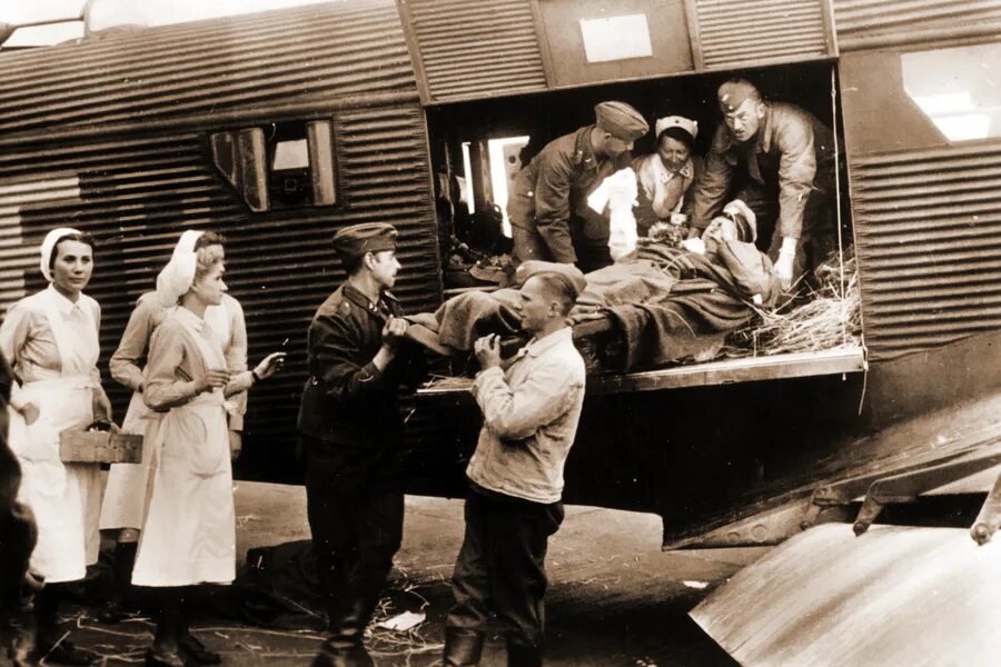 Поезд госпиталь. Санитарные поезда в годы войны 1941-1945. Санитарный поезд в годы Великой Отечественной войны.