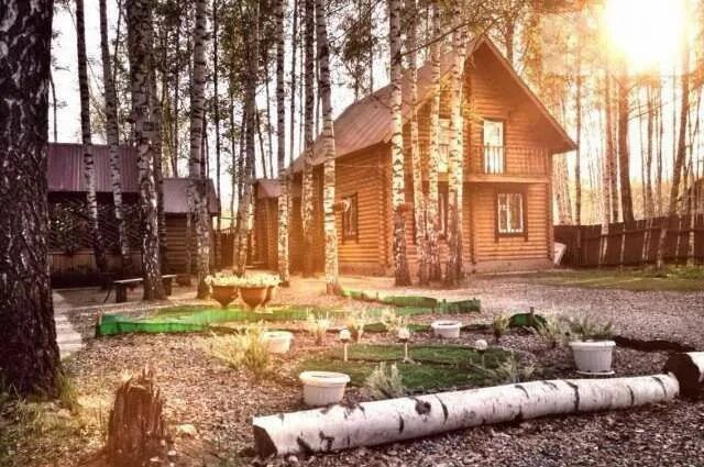 Сова голубое озеро низино. База отдыха околица бухтарма. Голубые озера удомля база отдыха. Голубые озера коттеджи. Коттедж голубое озеро казань.