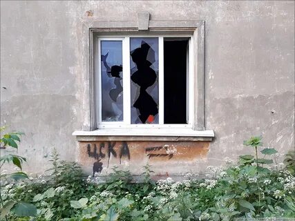 Бывший под окнами
