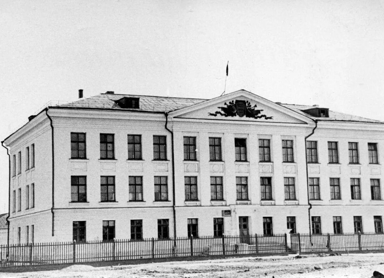 Школа 7 год постройки. Школа 7 тюмень корпус 2. 6 школа отрадный. Пензы. Глазовская 7.