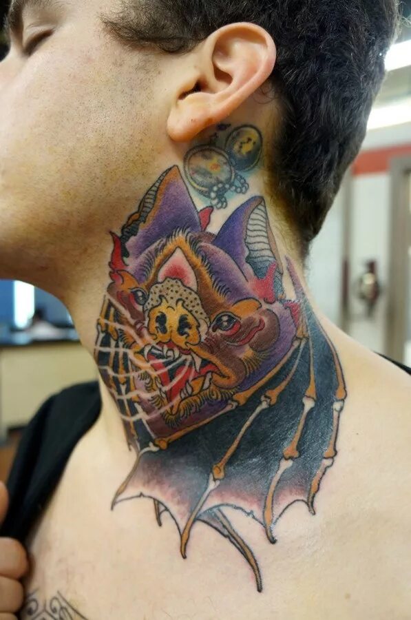 Японское тату на шее. Тату на шее. японские тату на шее. татухи на шею мужские. тату на шее мужские.