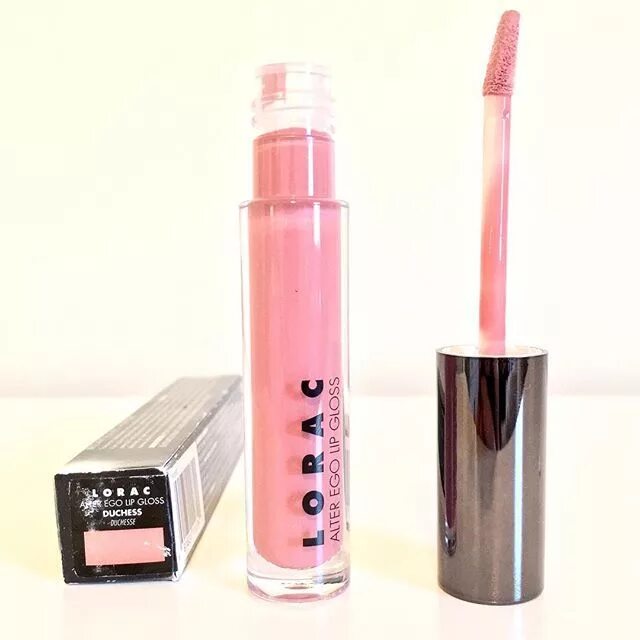 Эго губы. Lorac alter ego lip gloss свотчи. lorak alter ego блеск для губ свотчи. lorac блеск для губ альтер эго палитра. блески для губ от lorac pro.
