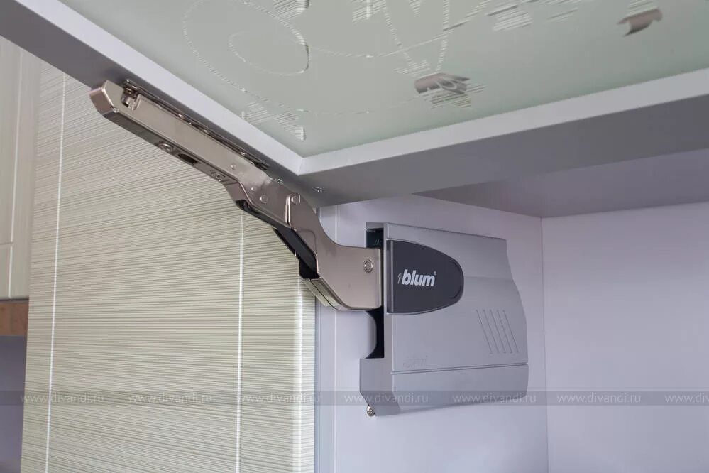 Кухонные доводчики установка. Доводчик blum 20k250x. доводчик blum 20f220x. доводчики кухонные blum 20 f. 50. 20kx70x blum доводчик.