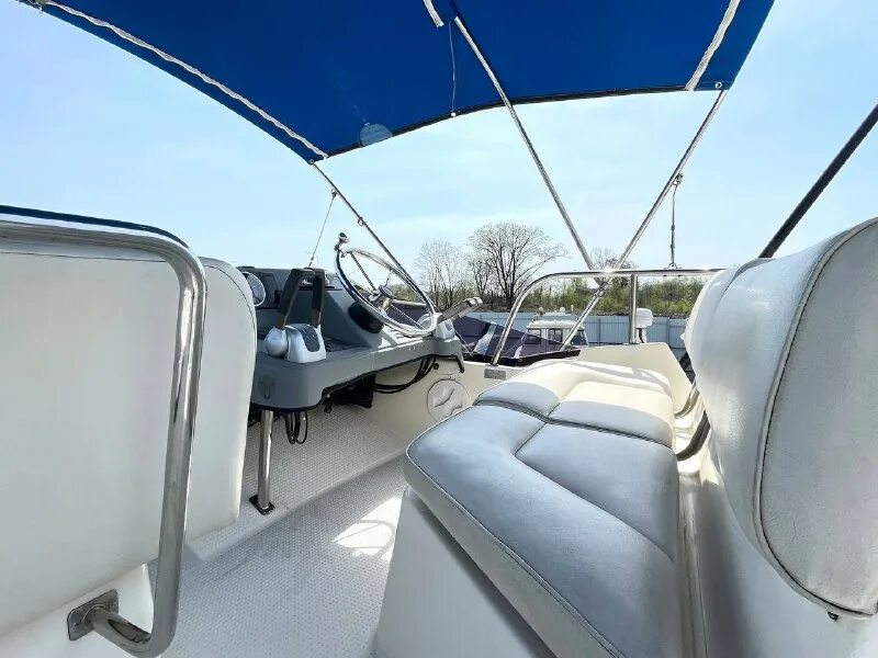 Прогулка на катере спб. Девушка на паруснике. Задачи на движение по реке. Яхта джалина сочи. Катер на скорости.