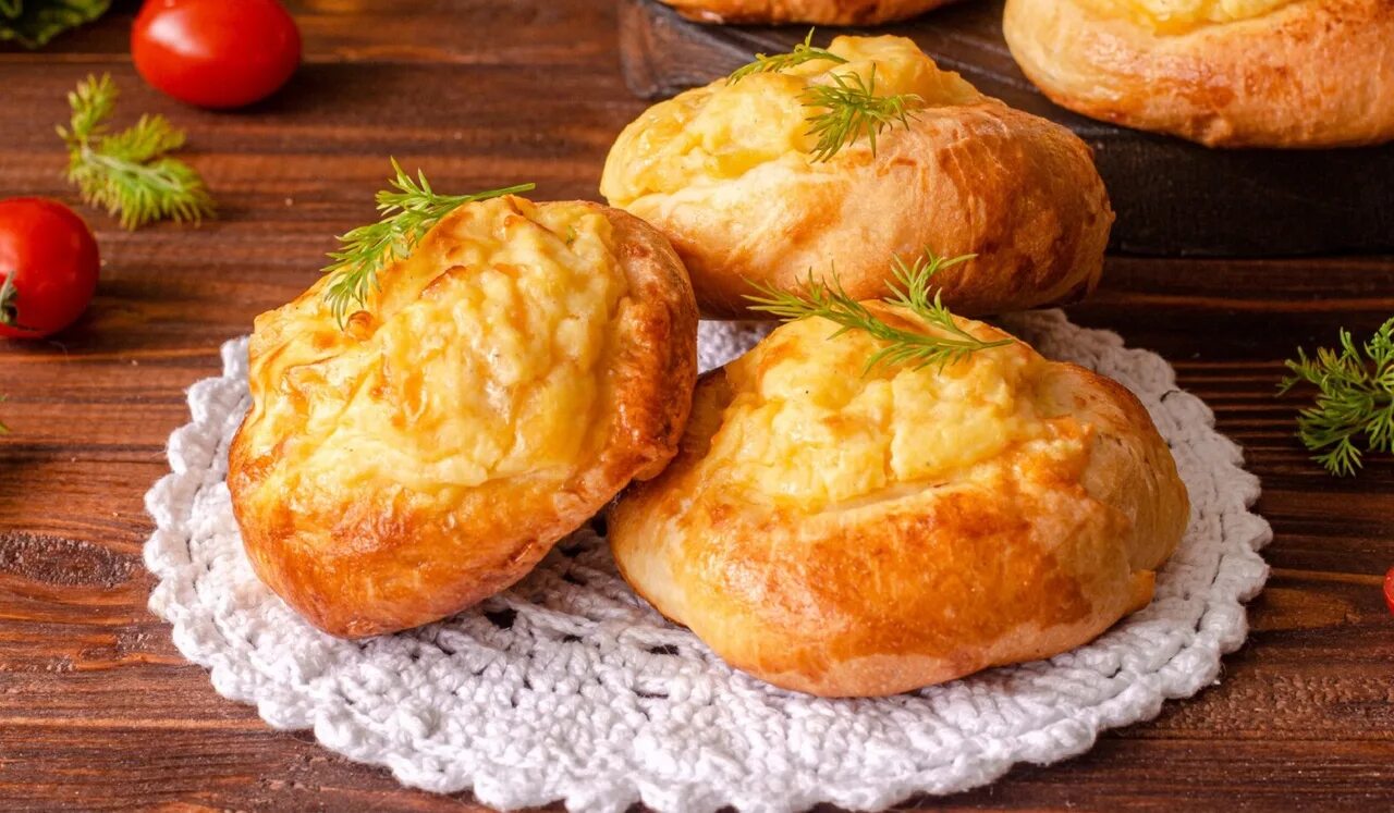 Шанежка картофельная. Уральские шаньги с картошкой. Картофельные шаньги. Шаньга сибирская. Шаньги поморские.