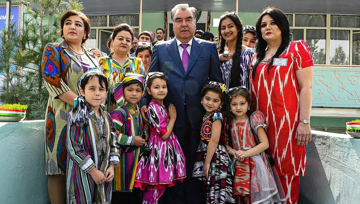 Эмомали Рахмон. Семья Рахмонов Эмомали. Дети президента Таджикистана Эмомали Рахмон. Сколько лет таджикскому лет
