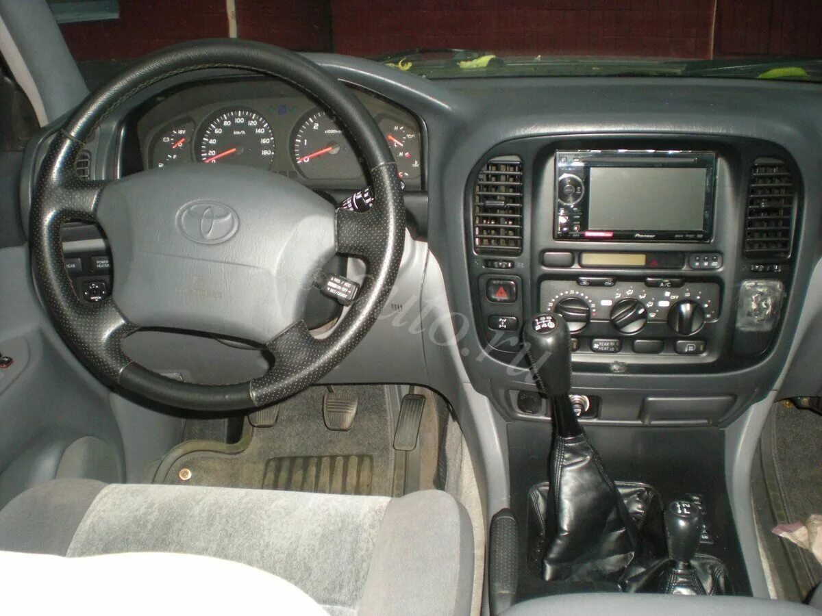 Toyota land cruiser 100 r20. Toyota land cruiser 100 на дисках. ленд крузер 100 2000 год. ленд крузер 100 2000 год. тойота джип 2000.