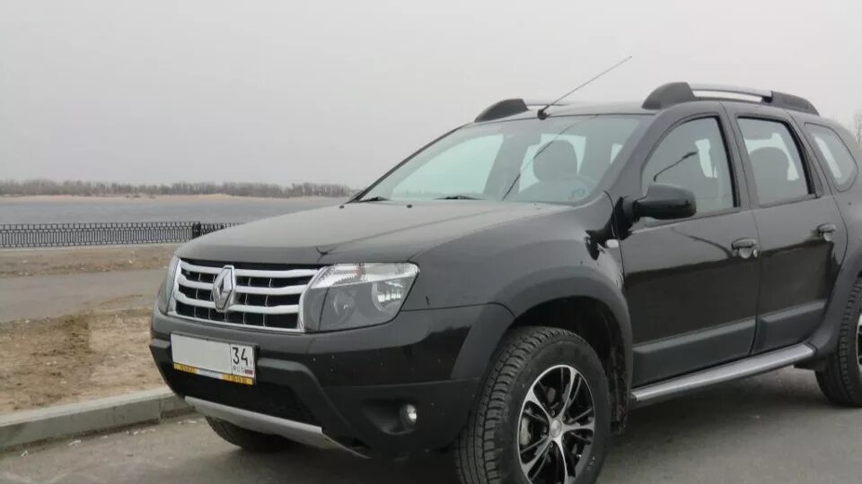 Купить дастер 2012г. Черный Renault Duster, x 955 me 72. Рено Дастер 2012 года. Реплика Дастер 223. Черные диски на Рено Дастер.