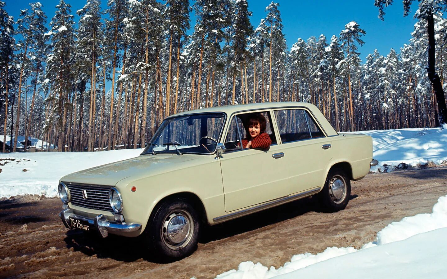 Первый автомобиль ваз. ВАЗ-2101 Жигули автомобили ВАЗ. ВАЗ 2101 СССР. ВАЗ 2101 зимой СССР.