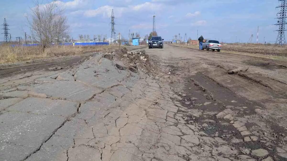 Дороги россии 6.44. Дороги Рязанской области. Разбитая дорога. Рязань разбитые дороги. Дорога в Ухолово.