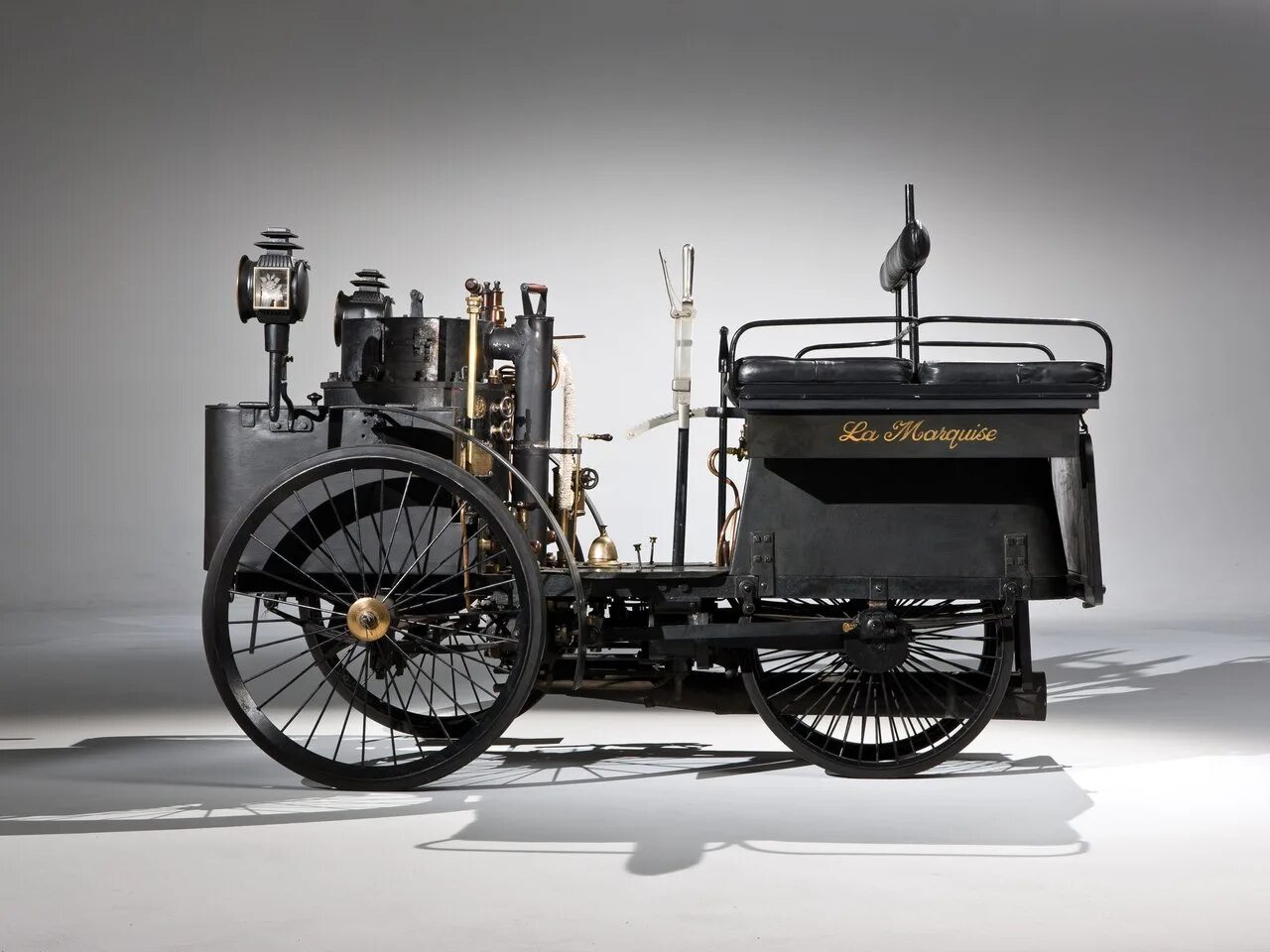 Паровой де Дион бутон. De Dion bouton et Trepardoux dos-a-dos Steam Runabout, 1884. Де Дион бутон первый автомобиль. Паровой автомобиль de Dion-bouton. Первый паровой автомобиль