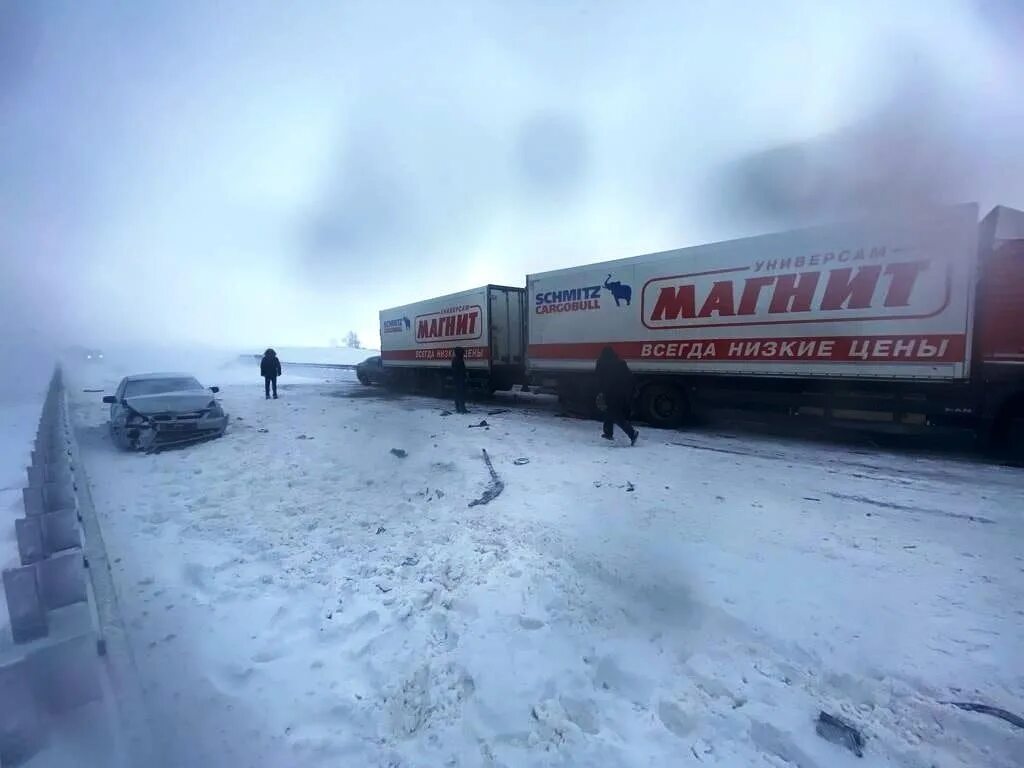 Трасса оренбург самара. Перекрытие трассы самара оренбург. Пурга на дороге. Дорога самара оренбург сейчас. Трасса с машинами.