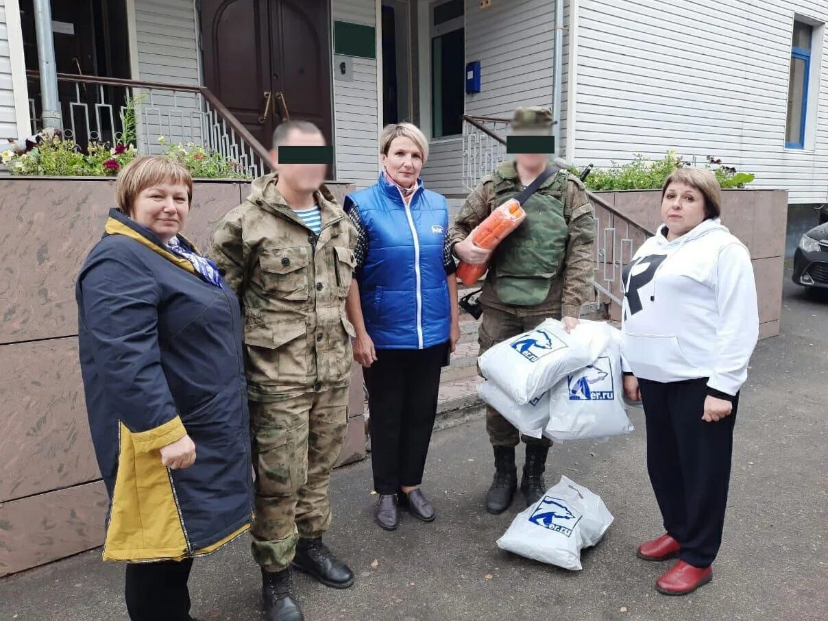 Главные курские новости. Белгородские волонтеры с солдатами. Штаб волонтеров. Волонтеры России. Волонтеры Единой России.