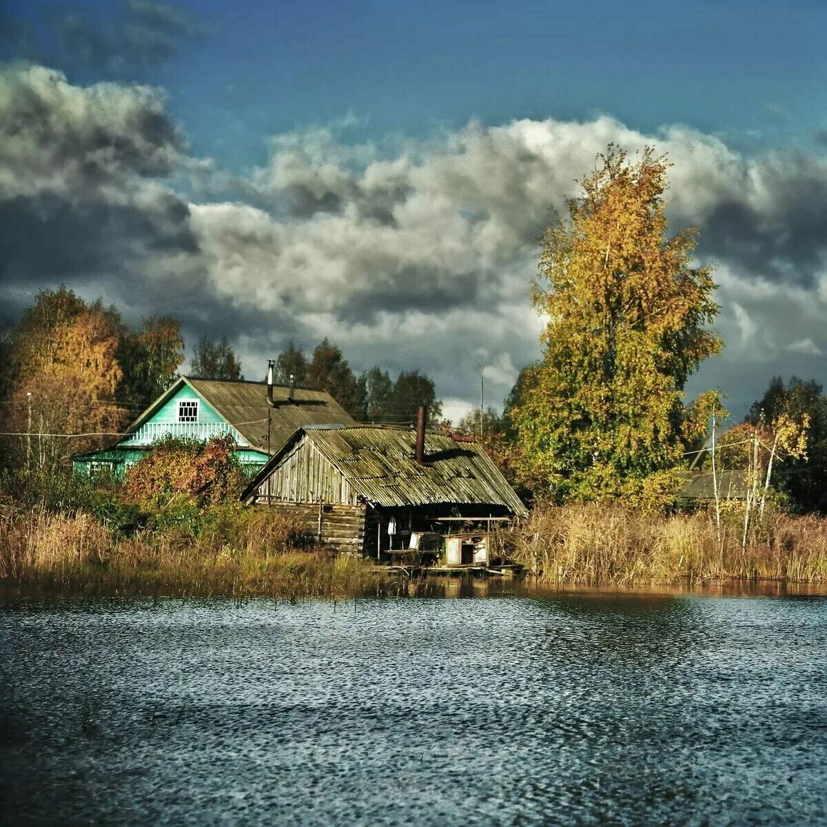 Улицы и дома на реке. Захолустье (деревня в Псковской области),. Деревня деревенька Тверская область. Деревенский пейзаж. Красивая деревня.