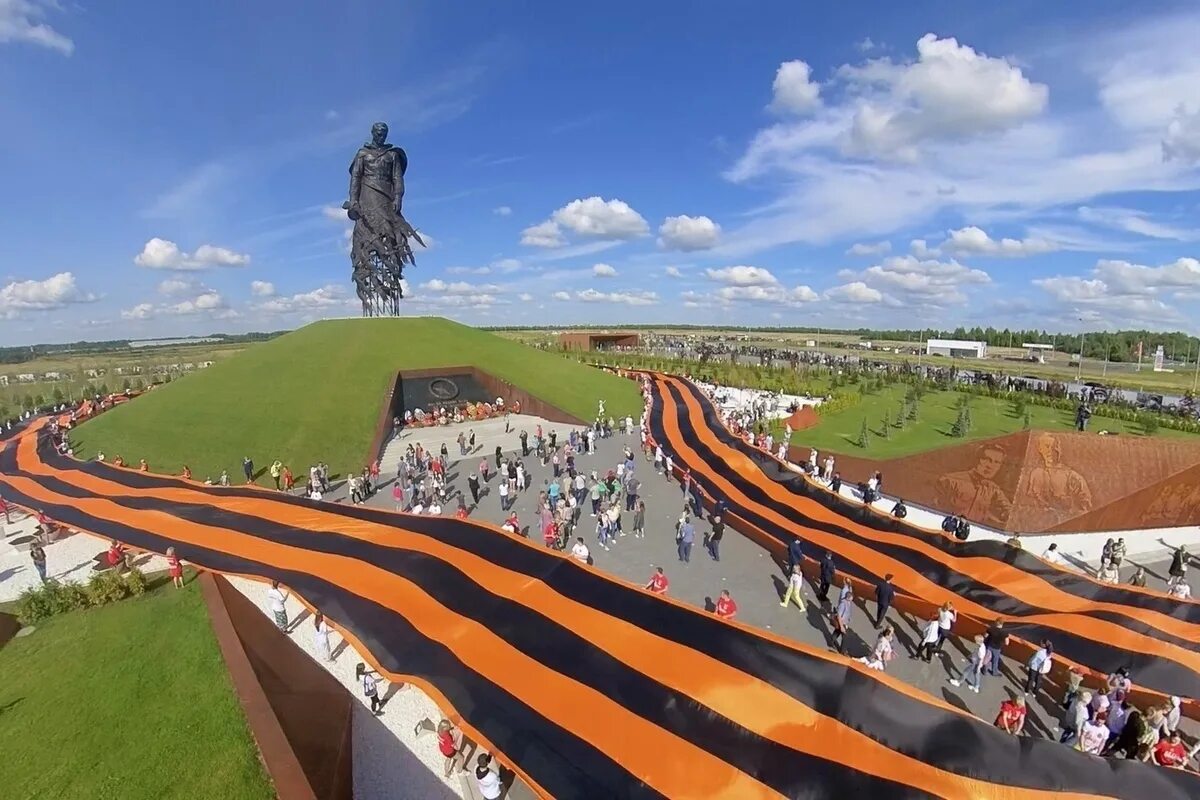 Самые большие победы. Красное знамя победы в музее москвы. Статуя победы в волгограде. Ржевский мемориал советскому солдату, тверская область. Знамя победы в музее победы на поклонной горе.