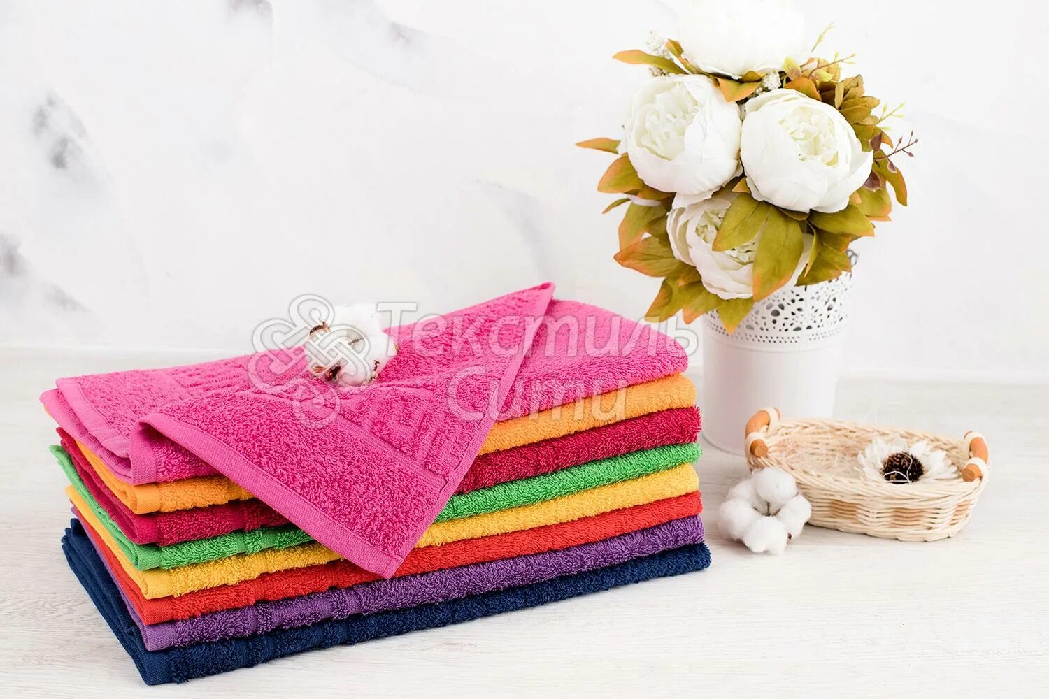 Полотенце махровое 40 40. Махровые полотенца в подарочной упаковке. Махровое полотенце в подарок. Домашний текстиль махровые полотенца. Полотенце махровое 100х180.