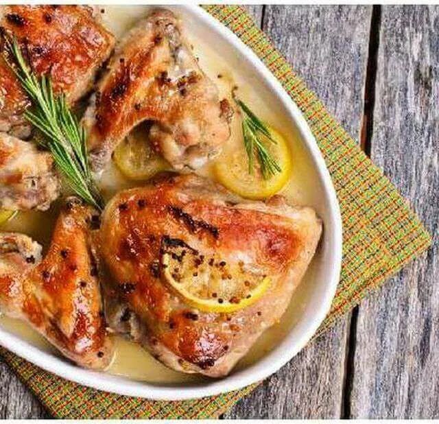 куриные бедра в горшочке. картошка в горшочках. куриные бедра в горшочке. жаркое в горшочках с курицей. куриные бедра с овощами.