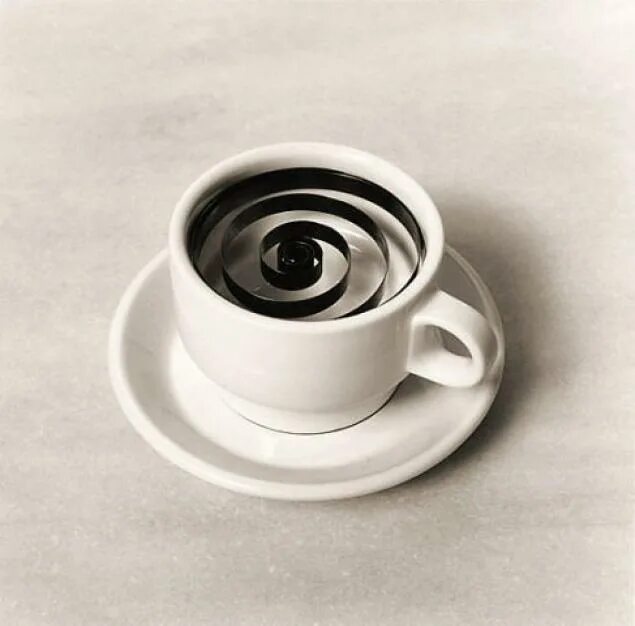 Испанский фотограф чема мадоз. Подарок минимализм. Чема мадоз (chema madoz). Чема мадоз фотограф. Чема мадоз фотограф.