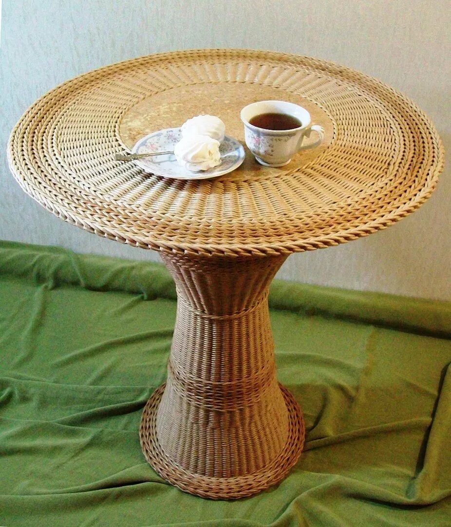 Плетеный столик. Плетеная мебель из бумажной лозы. Изделия из бумажной лозы столики. Столик лоза
