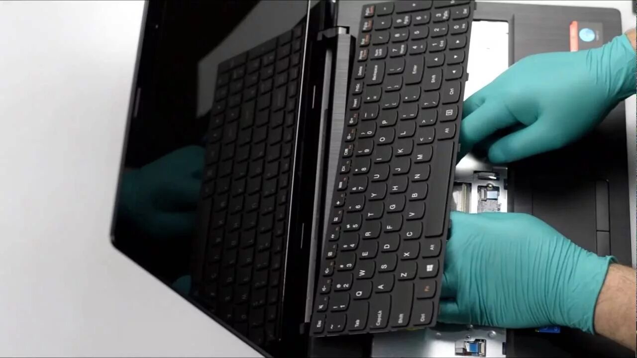 Клавиатура с мышкой леново g580. Заменить клавиатуру на ноутбуке. Как заменить клавиатуру на ноутбуке. Ремонт ноутбуков замена клавиатуры. Чистка клавиатуры ноутбука hp.