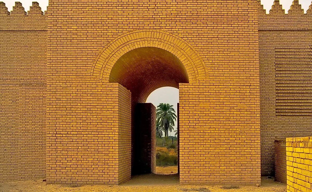 Храм этеменанки зиккурат. Ворота храма богини иштар. Храм этеменанки зиккурат. Архитектура вавилона. Храм зиккурат месопотамия.