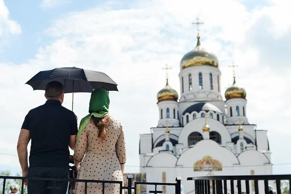 Православные добрые дела. Православная семья. Православная жена. Храм. Семья в храме.