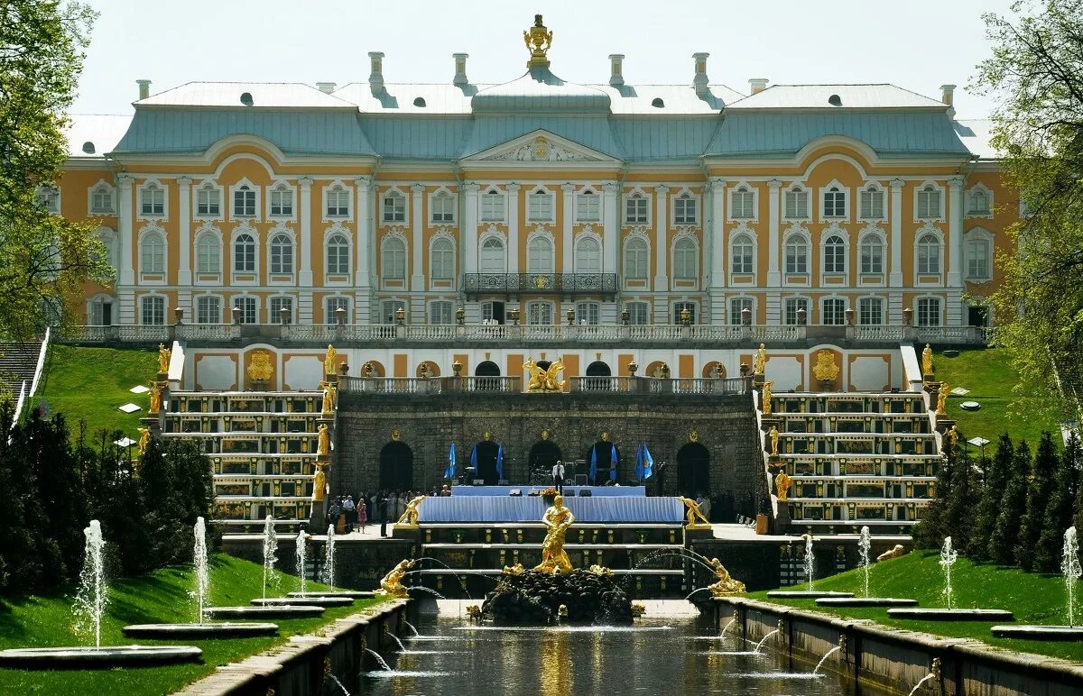 Экскурсия в петергоф с посещением дворца. Большой петергофский дворец растрелли. петергоф (дворцово-парковый ансамбль). петродворец большой дворец. императорский дворец в петергофе.