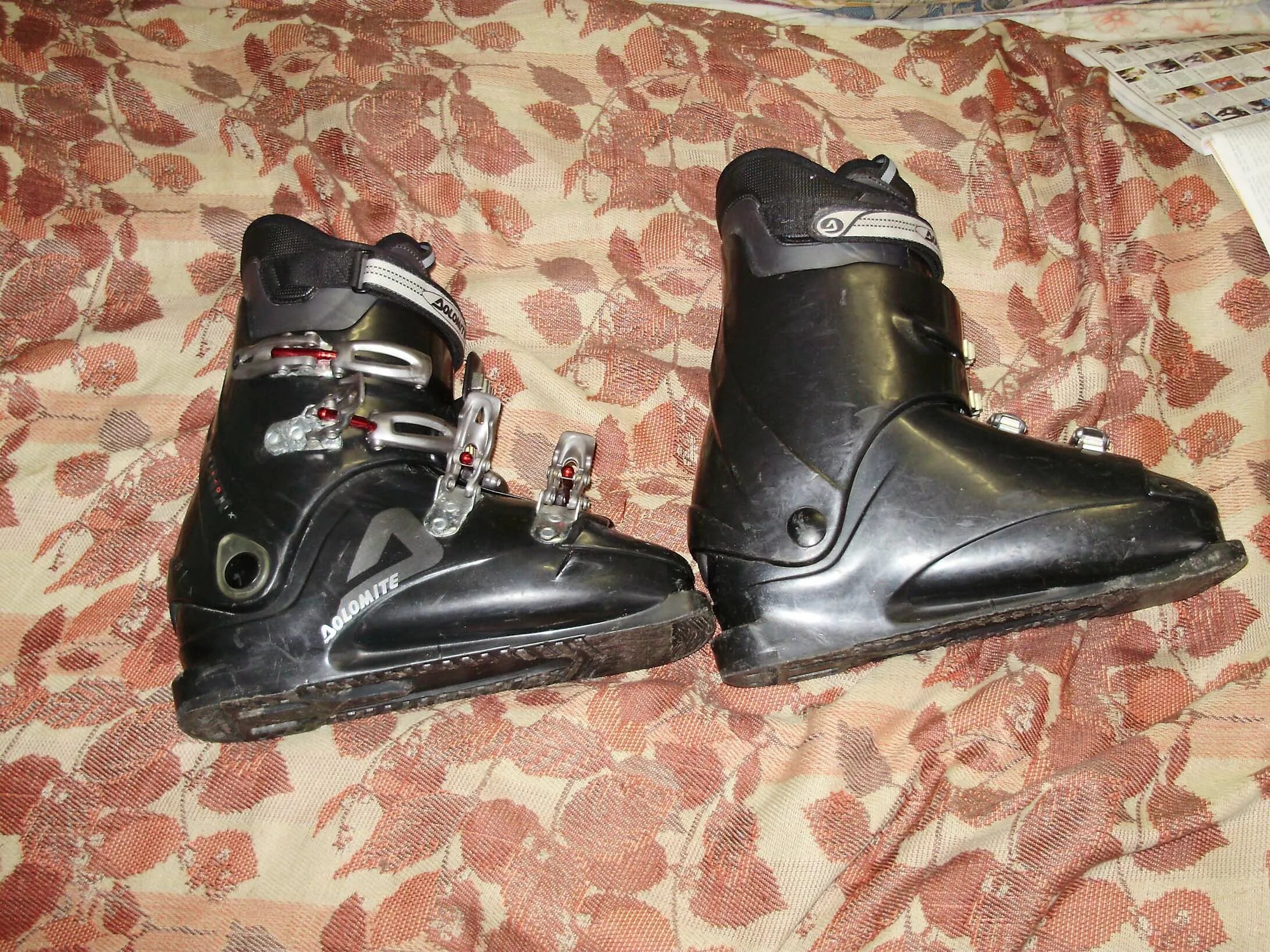 Ботинки лыжные botas aspen 30. Лыжные ботинки 90-х. Старые лыжные ботинки. Ботинки для лыж для старых креплений. Лыжные ботинки botas vega.