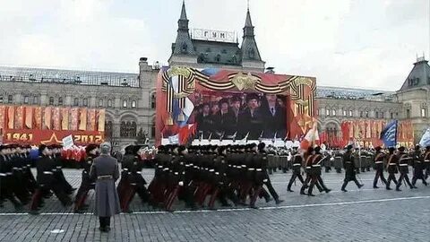 Встретился на площади