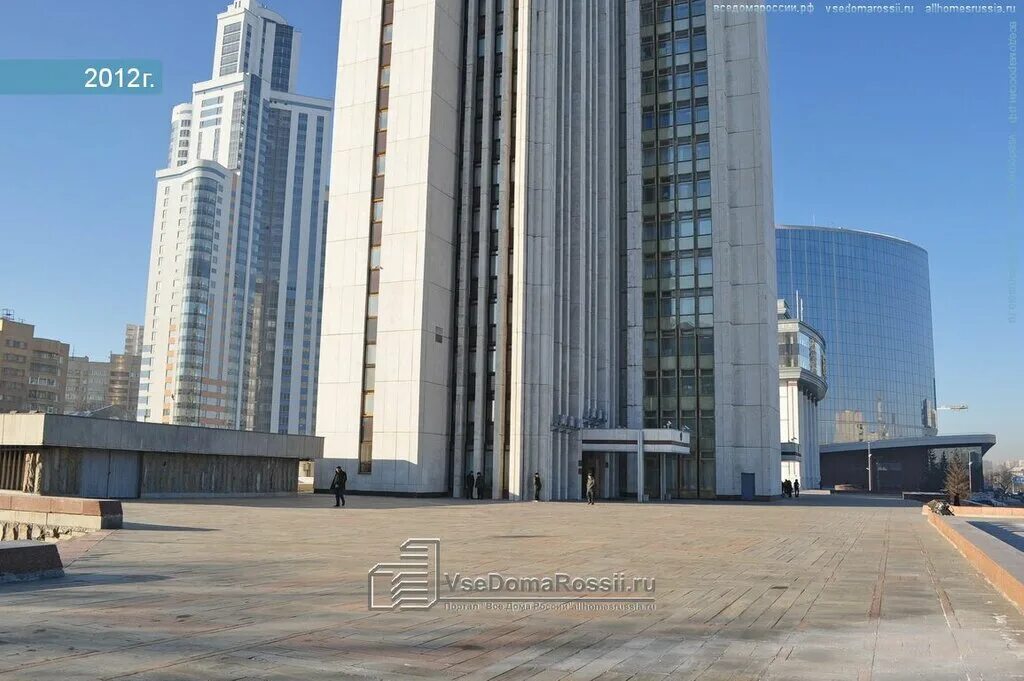 Екатеринбург октябрьская 1 снаружи. Площадь октябрьская 1 екатеринбург. Дом правительства екатеринбург. Октябрьская площадь 3 екатеринбург. Площадь октябрьская 1 екатеринбург.