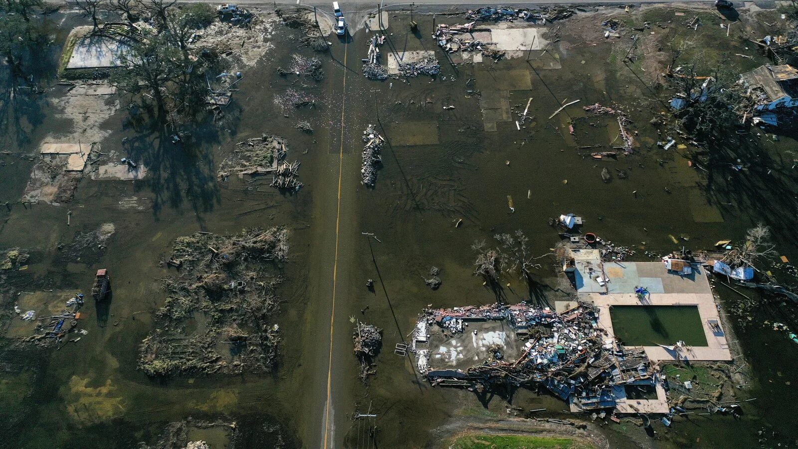 Hurricane 16 запись стримов. Ураган Дельта в Луизиане. Луизиана ураган. Самолеты базы в Луизианы. Разрушительный ураган Сэнди 2012.